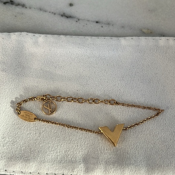 Louis Vuitton Essential V Station Bracelet - Picture 8 of 8